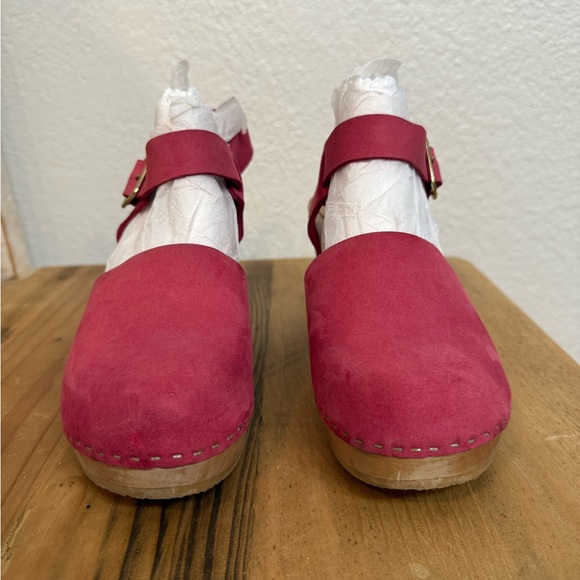 Pink Bryr Clogs - Picture 1 of 6